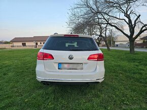 Volkswagen Passat B7 2.0 TDI DSG Higline prvy majitel na Svk - 4