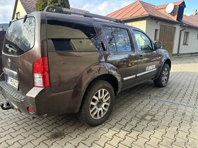 Nissan Pathfinder 3.0 - 4