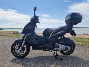 Gilera RUNNER 125 ST BLACK/GOLD edition - 4