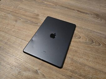 Apple iPad 7 generácie S úložiskom 32GB Zadná strana má znám - 4