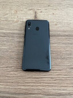 Samsung Galaxy A20e - 4