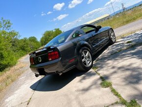 Ford Mustang - 4