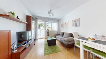 REZERVOVANÉ | 2 izbový byt, balkón 4m2, súkromné parkovanie - 4