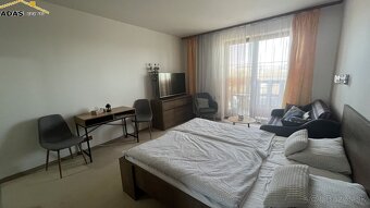 Ponúkame na predaj 1-izbový byt s balkónom v apartmánovom do - 4