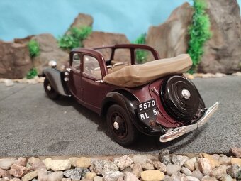 Prodám model 1:18 Citroen 11B traction 1938 - 4