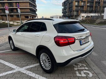 Mercedes Benz GLA - 4