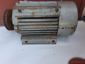 Predam elektromotor.  0915 152 206 - 4