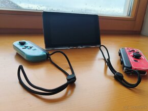 Nintendo Switch Red & Blue Joy-Con + 4 Hry - 100% stav - 4