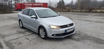 Volkswagen Jetta 2,0 TDI Highline manuál - 4