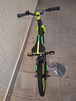 Predám detský bicykel 16kola Cube zeleno cierny - 4