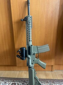 Predám airsoftku Spartac M4 s kolimátorom - 4