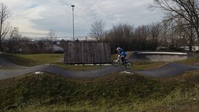 Bajk na pump track, pumptrack - 4