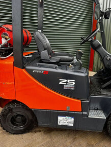 DOOSAN PRO5 25 rok 2016 2200hrs GAS 4,3m 2,5t FORKLIFT - 4