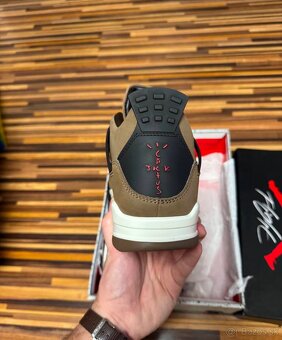 Jordan 4 Travis Scott - 4