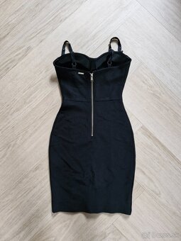 Guess cierne zlate bandazovane bodycon saty na ramienka - 4