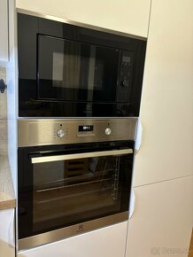 Vstavaná mikrovlnná rúra Electrolux LMS2203EMX - 4