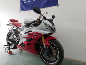 YAMAHA YZF R6 - 4