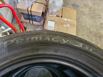 235/55R18 - 4