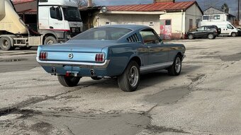 Predám Ford Mustang V8 Fasback 1965 automat - 4