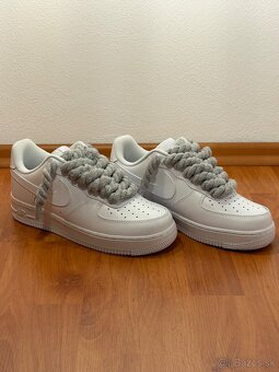 Nike Air Force 1 - Biele s šedými šnúrkami - 4