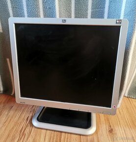 LCD monitory, obrazovky 17 a 19" - 4