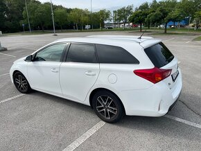 Toyota auris touting sport 2.0 diesel - 4