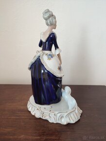 Royal dux žena so psíkom rokoko porcelánová soška - 4