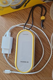 Elektrická odsávačka Medela Double Freestyle Hands-Free - 4