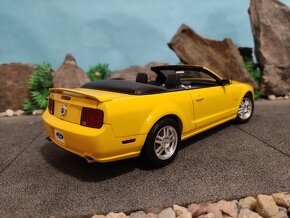 Prodám model 1:18 Ford mustang GT convertible 2006 - 4