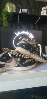 Nike SB Dunk Low x Travis Scot - 4