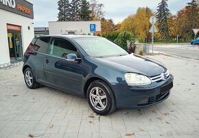 Predám Volkswagen Golf 5  1.4 Benzín 55kw - 4