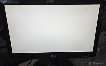 Monitor: 19" LG W1943SB-PF - 4