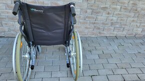 invalidny vozík 43cm pridavne brzdy pre asistenta pas odľahč - 4