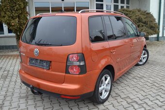 VW TOURAN 1.6 MPI HIGHLINE, NAVI, TEMPOMAT, ŤAŽNÉ, ALU R16 - 4