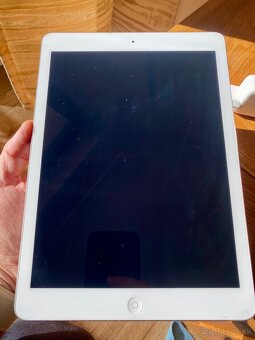 Predám Apple iPad Air 16GB WiFi - 4