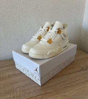 Air Jordan 4 Metalic Gold - 4