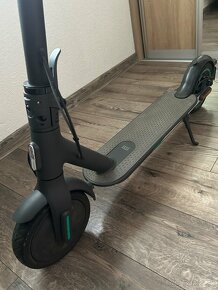 Predám Xiaomi Mi Electric Scooter 1S - 4