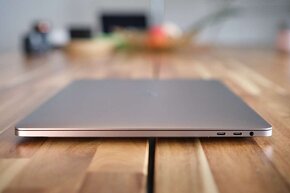 TOP Výkonný Apple MacBook Pro 15” 32GB RAM/i9-8core + obal - 4