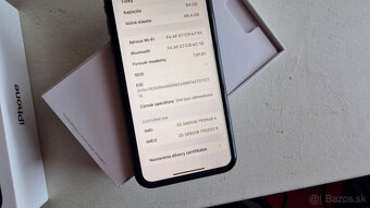 Apple iPhone XR 64GB - 4