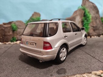 prodám model 1:18 mercedes benz ML55 amg - 4