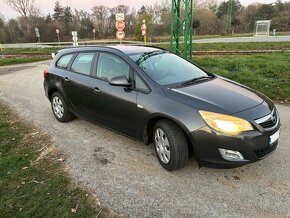 Opel Astra J Sport Tourer - 4