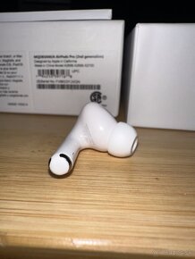 Apple AirPods Pro 2nd Gen s lightning portom - 4