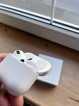 Apple airpods  3 - 4