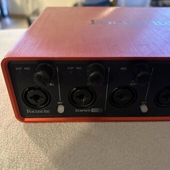 Focusrite scarlet 18i8 - 4