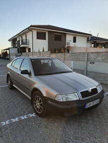 Škosa Octavia 1 AA Sedan - 4