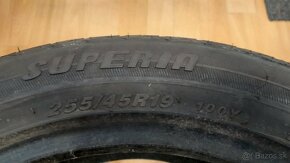 255/45r19 - 4