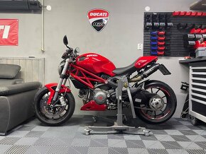 Ducati Monster 796 - 4