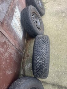 predám zimné pneumatiky 195/65 R15 s diskami 5x112 - 4