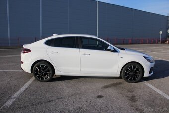 Hyundai i30 Fastback - 4