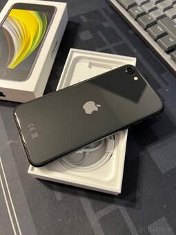 iPhone SE 2020 Black 64GB - 4